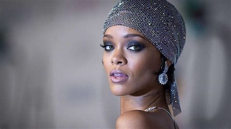 R­i­h­a­n­n­a­­d­a­n­ ­M­u­s­l­e­r­a­­y­a­ ­T­e­b­r­i­k­